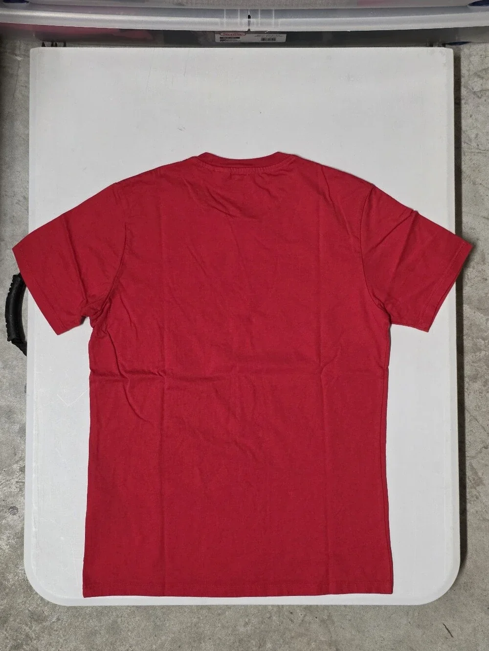 Levi's short-sleeve T-shirt featuring a metallic gold chest logo graphic Sz M